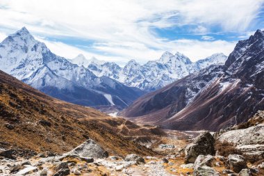 Everest ana kampına giden yol. Sagarmatha Ulusal Parkı, Nepal