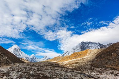 Everest ana kampına giden yol. Nepal