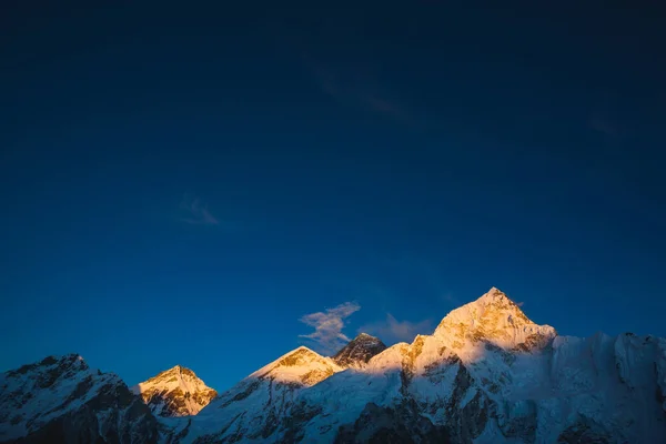 Zonsondergang uitzicht op de Everest vanaf Kala Patar Mount — Stockfoto