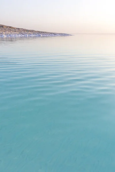 死海のターコイズブルーの水 ヨルダン夕日の風景 — ストック写真