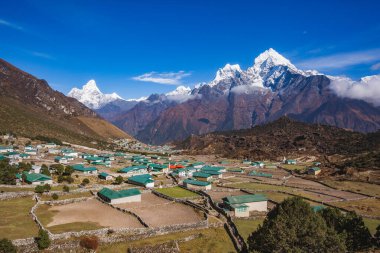 Khunde Köyü. Nepal manzarası, Sagarmatha Ulusal Parkı