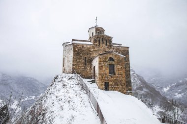 Shoanin Hristiyan tapınağı. X yüzyılı. Karachay-Cherkessia, Rusya. Kafkas Dağları