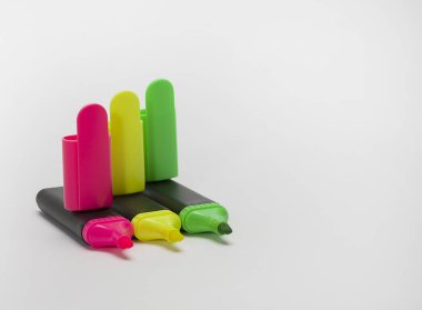 Renkli işaretleyicileri yakın çekim