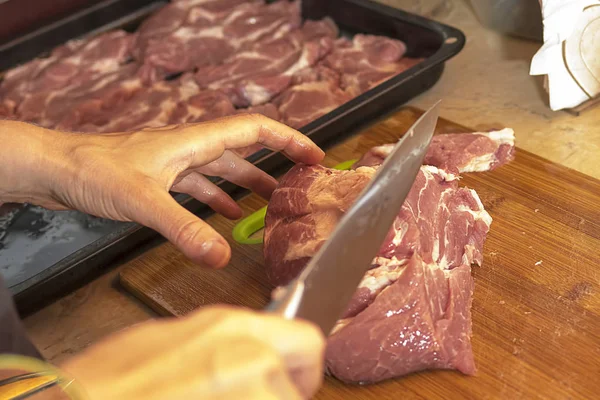 Carne crua cortada — Fotografia de Stock