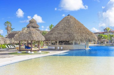 Otel küp üzerinde tutun