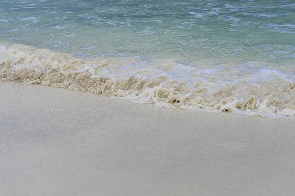 Ola de mar con espuma de cerca — Foto de Stock