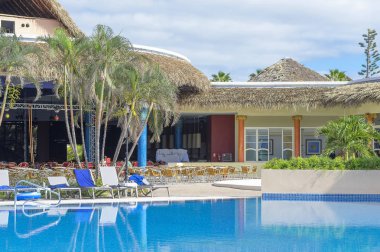 Otel küp üzerinde tutun