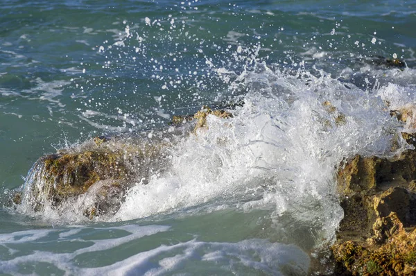 Sea wave is broken up by the coastal stones — Stock Photo, Image