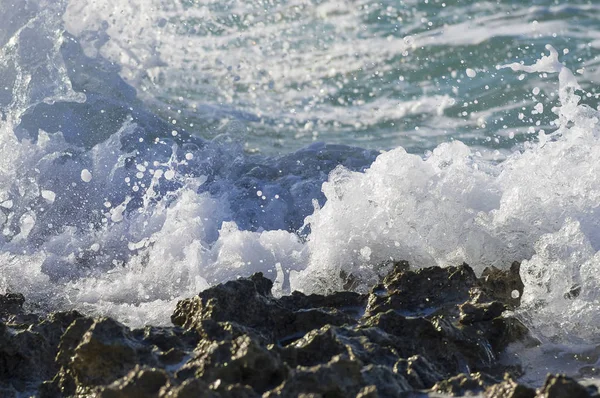 Sea wave is broken up by the coastal stones — Stock Photo, Image