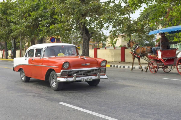 Hermoso coche retro en Cuba —  Fotos de Stock