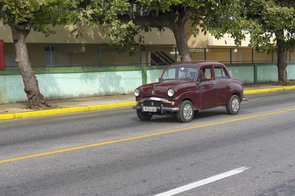 Όμορφο ρετρό αυτοκίνητο στην Κούβα — Φωτογραφία Αρχείου