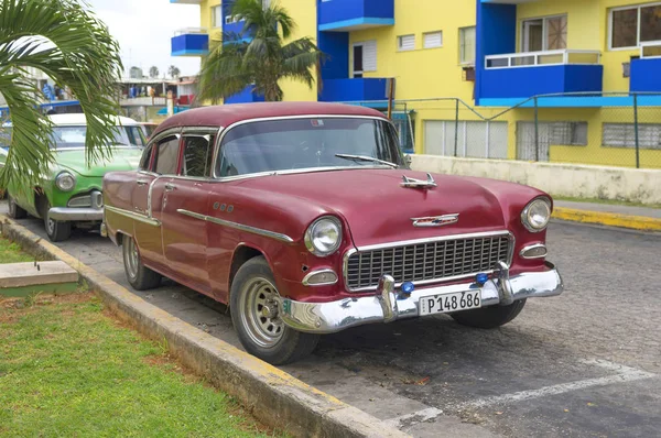 Schöne retro auto in kuba — Stockfoto