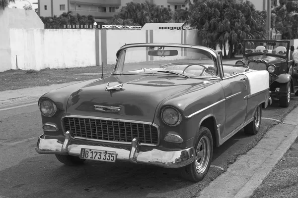 Hermoso coche retro en Cuba — Foto de Stock
