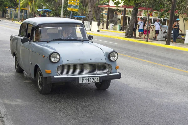 Schöne retro auto in kuba — Stockfoto