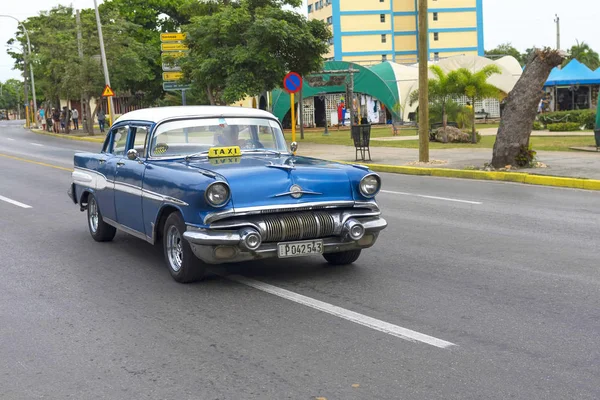 Schöne retro auto in kuba — Stockfoto