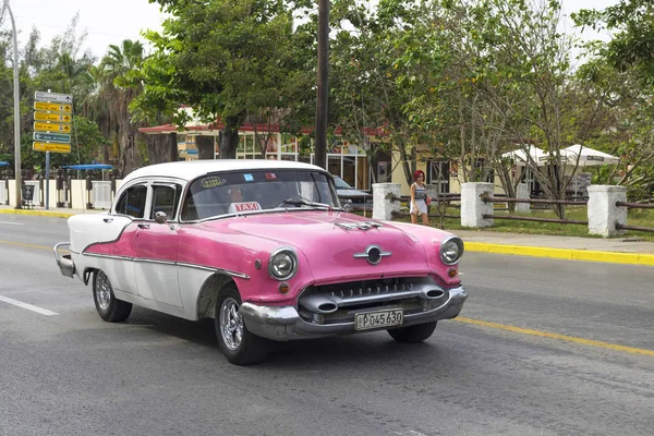 Schöne retro auto in kuba — Stockfoto