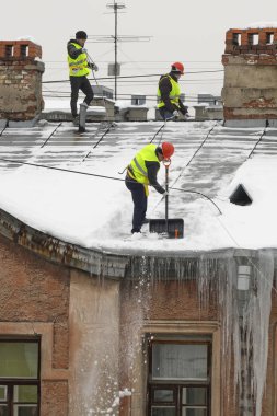 Kardan çatı temizliği