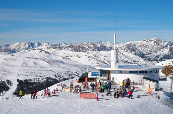 アンドラ - 2015 年 1 月 6 日: カフェ、ピレネーにあるスキー リゾートで — ストック写真