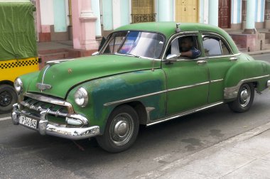 Cienfuegos, Cuba - 03 Ocak 2018: Vintage klasik Amerikan ca