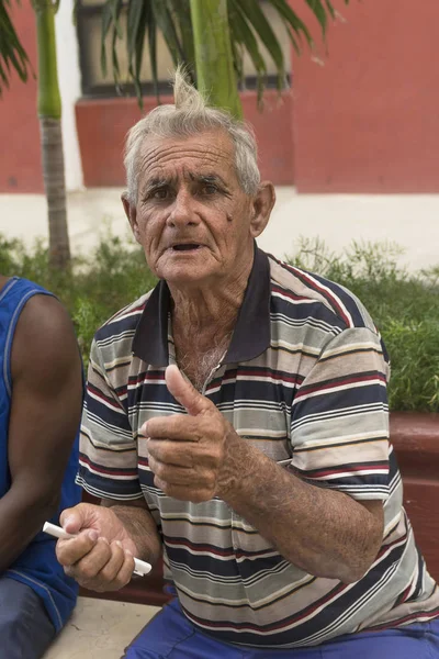 TRINIDAD, CUBA - 03 de enero de 2018: retrato de un anciano cubano — Foto de Stock