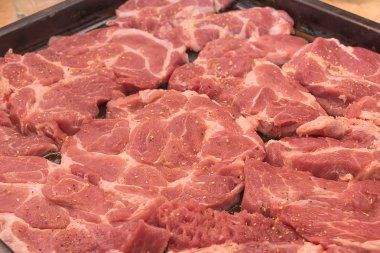 Fırında pişmiş et