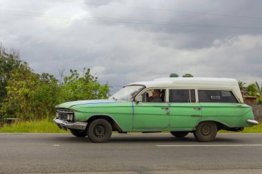 Havana, Küba - 03 Ocak 2018: Vintage klasik Amerikan otomobil RI