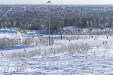 Rus kayak merkezi. Telesiyejlerin ve pistlerin havadan görünümü