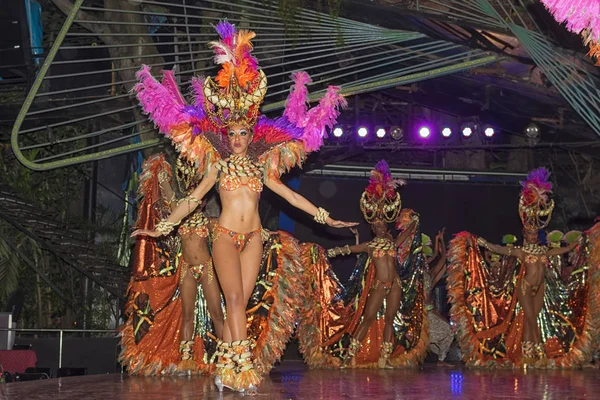 Havana, Küba - 04 Ocak 2018: Tropicana içinde performans dansçılar