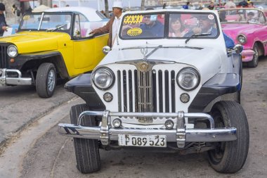 Havana, Küba - 04 Ocak 2018: Bir retro klasik Amerikan otomobil pa