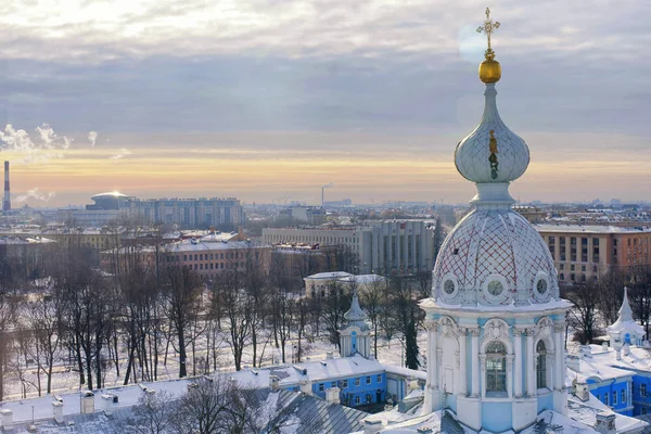 从斯莫尔尼宫 C 的观察甲板看圣彼得堡的景色 — 图库照片