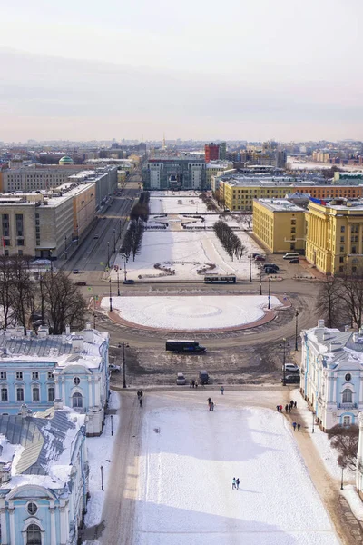 Vue de Saint-Pétersbourg depuis le pont d'observation du Smolny C — Photo