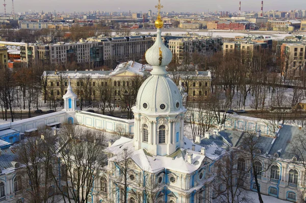 Binnenplaats van de Smolny-kathedraal in Sint-Petersburg, bovenaanzicht — Stockfoto