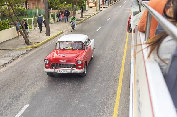 VARADERO, CUBA - 05 JANVIER 2018 : Classic red Chevrolet retro c — Photo