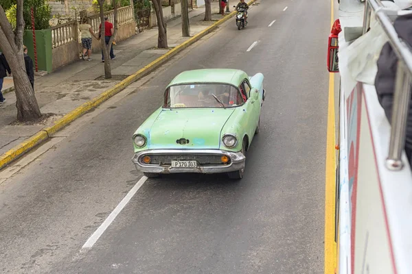 Βαραντέρο, Κούβα - 05 Ιανουαρίου 2018: Κλασικό αμερικανικό αυτοκίνητο ρετρό ri — Φωτογραφία Αρχείου