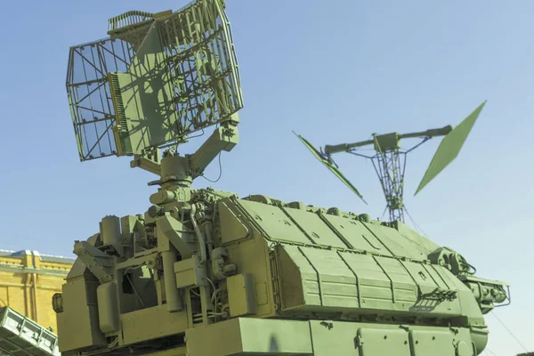 Fragmento Defensa Aérea, localizadores y antenas para detectar enemigos Imagen De Stock