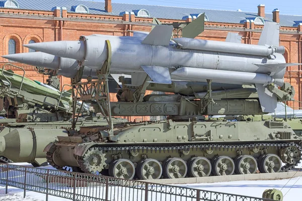 Sint-Petersburg, Rusland -, 31 maart 2018: Een raketsysteem op c — Stockfoto