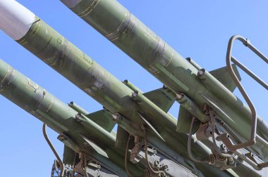 Hava Savunma mavi gökyüzüne karşı karmaşık parçası