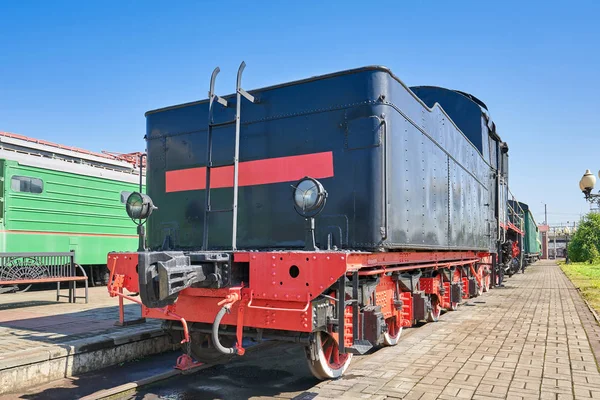 Un viejo vagón negro para carbón y leña, primer plano — Foto de Stock