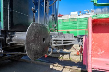 Lokomotifli bir arabanın tampon ve demiryolu bağlantısı.