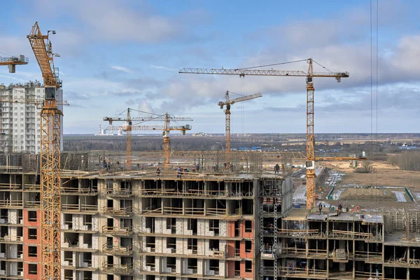 Construcción Complejo Residencial Antiguo Páramo Montón Hoyos Grúas Torre Bosques —  Fotos de Stock