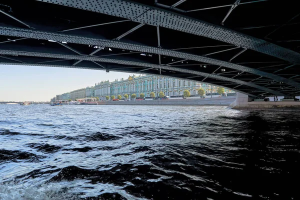 Vue Remblai Depuis Pont Rivière Saint Pétersbourg Neva Sous Pont — Photo