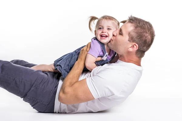 Vader en dochter lag op de grond met plezier — Stockfoto