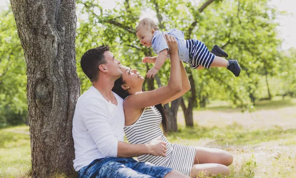 Happy Family Having fun with baby playing In The Park. — Stock Photo, Image
