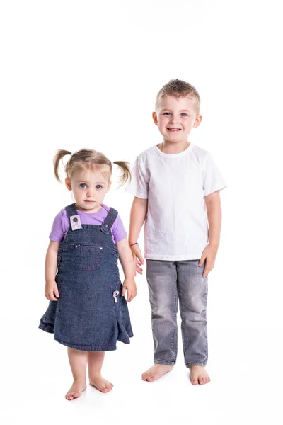 Kleine jongen en meisje full-length Portret — Stockfoto
