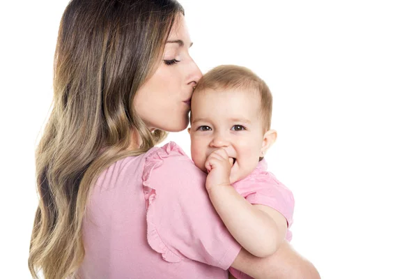 Ritratto di una madre con bambino isolato su bianco — Foto Stock