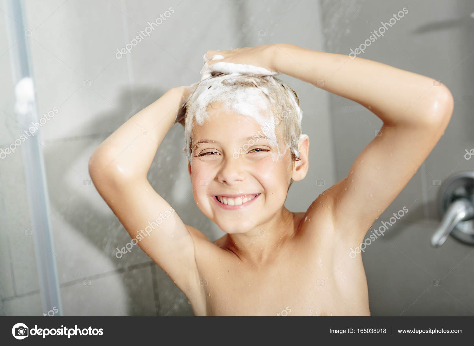 Oholený Teens