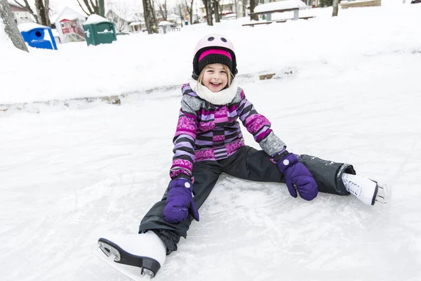 Little girl enjoying ice skating in winter season — Stock Photo, Image