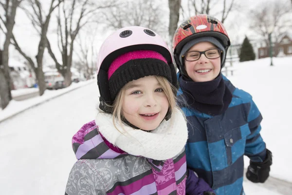 Little girl and brother enjoying ice skating in winter season — Stock Photo, Image