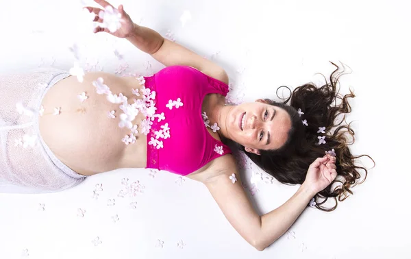 白い背景の上の妊婦腹 — ストック写真