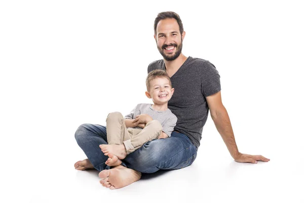 Padre e hijo se divierten sobre fondo blanco — Foto de Stock